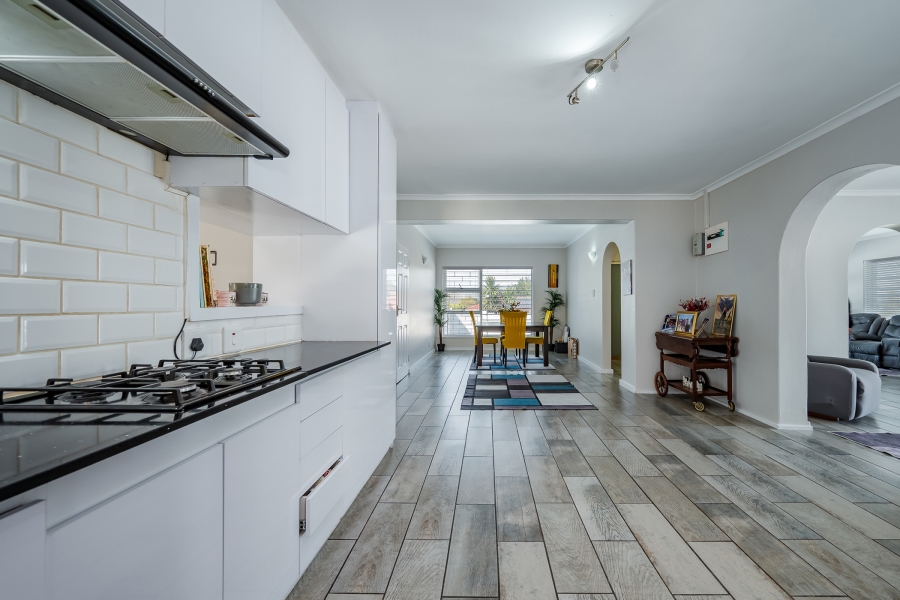 4 Bedroom Property for Sale in Briza Western Cape